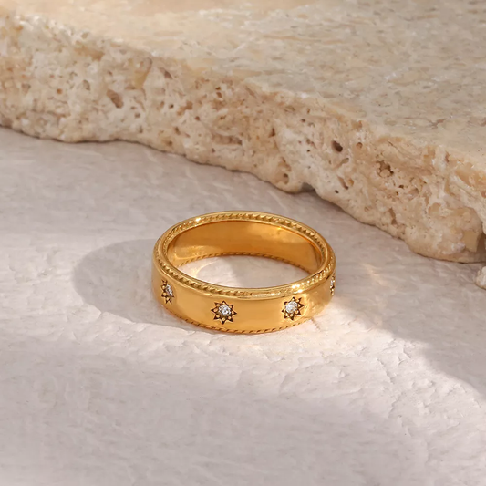 Image of the Clémence Ring – a sophisticated and elegant ring with timeless design, ideal for adding grace to any outfit.

