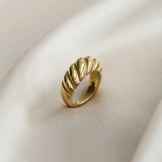 Image of the Crescent Ring – a dainty 18K gold stainless steel ring with a moon-inspired design, elegant and perfect for celestial lovers.

