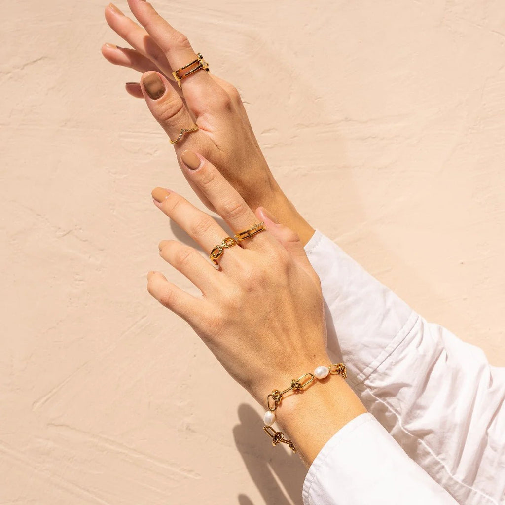 Image of the Luxe Sparkle Bracelet – a stunning 18K gold stainless steel bracelet with brilliant shine, perfect for glamorous, elegant looks.

