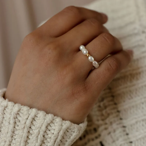 Image of the Pearl Ring – a delicate and elegant ring featuring a luminous pearl, perfect for classic or contemporary styles.

